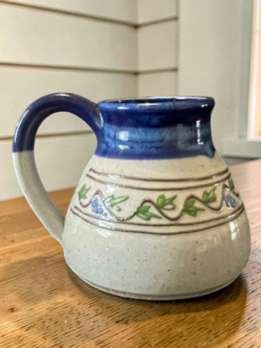 Vintage Art Pottery Studio Design Nonslip No Spill Travel Mug Cup Blue Folk Art